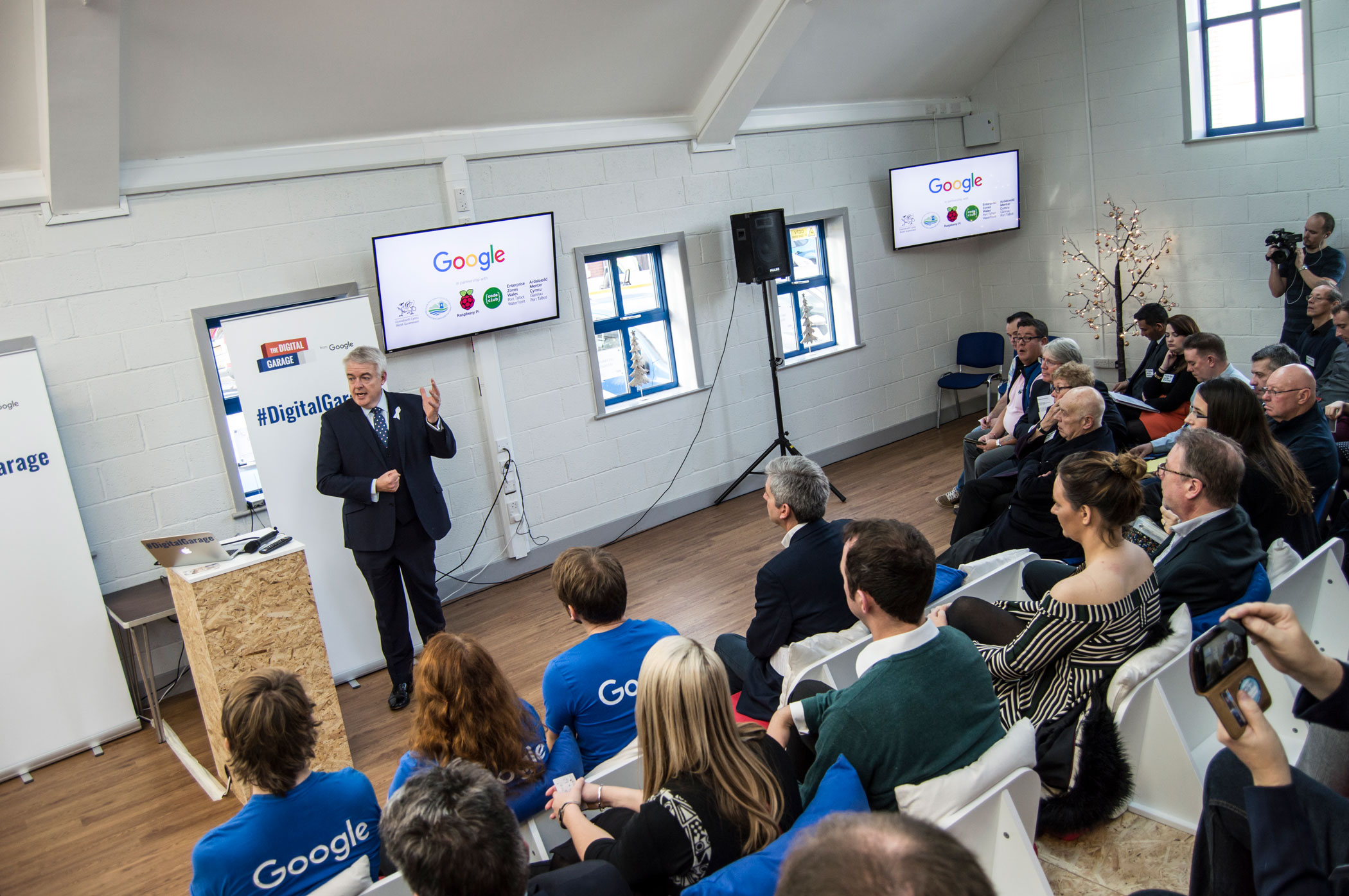 Carwyn Jones speaking at the Google Digital Garage