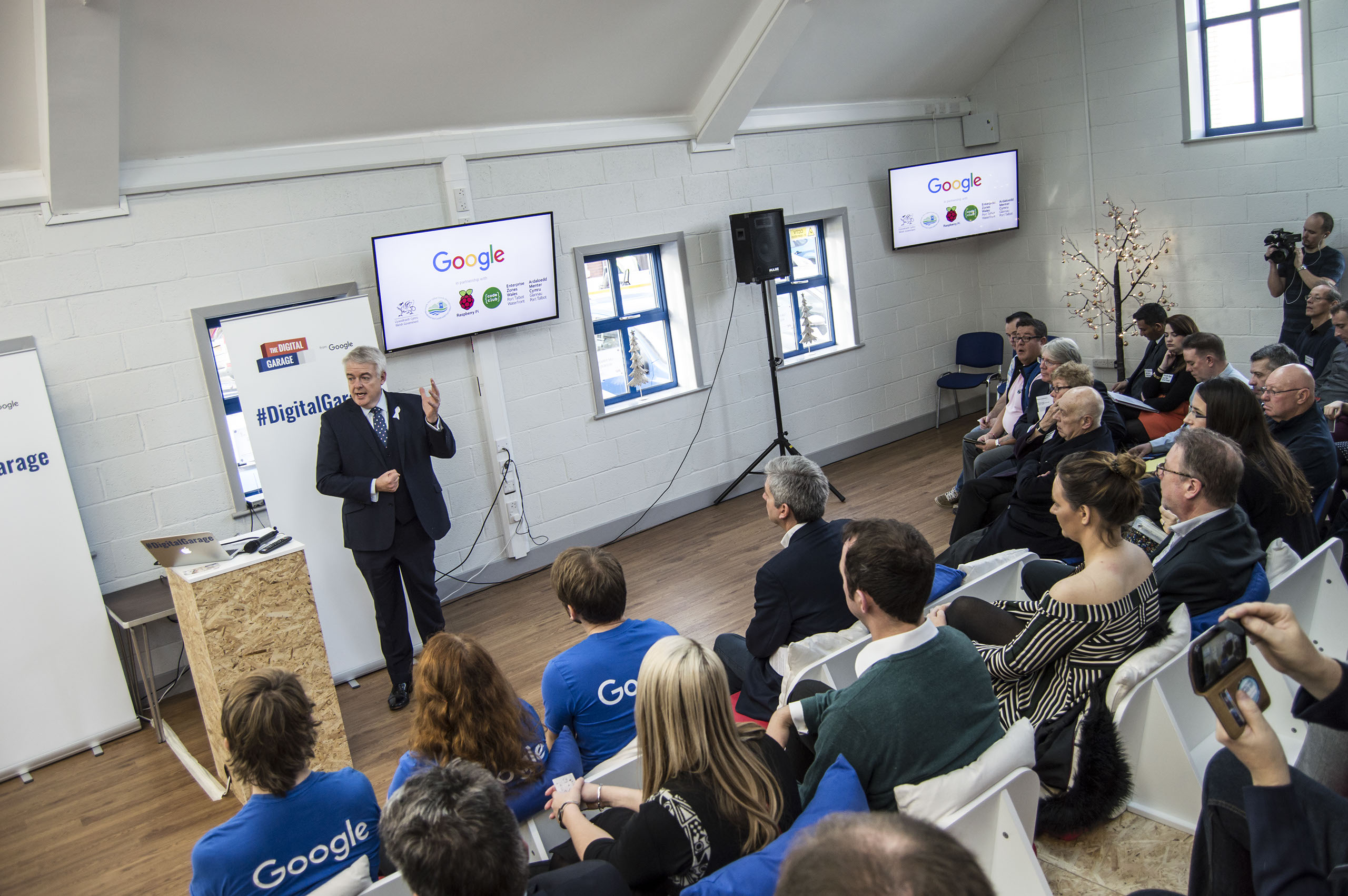 Carwyn Jones speaking at the Google Digital Garage