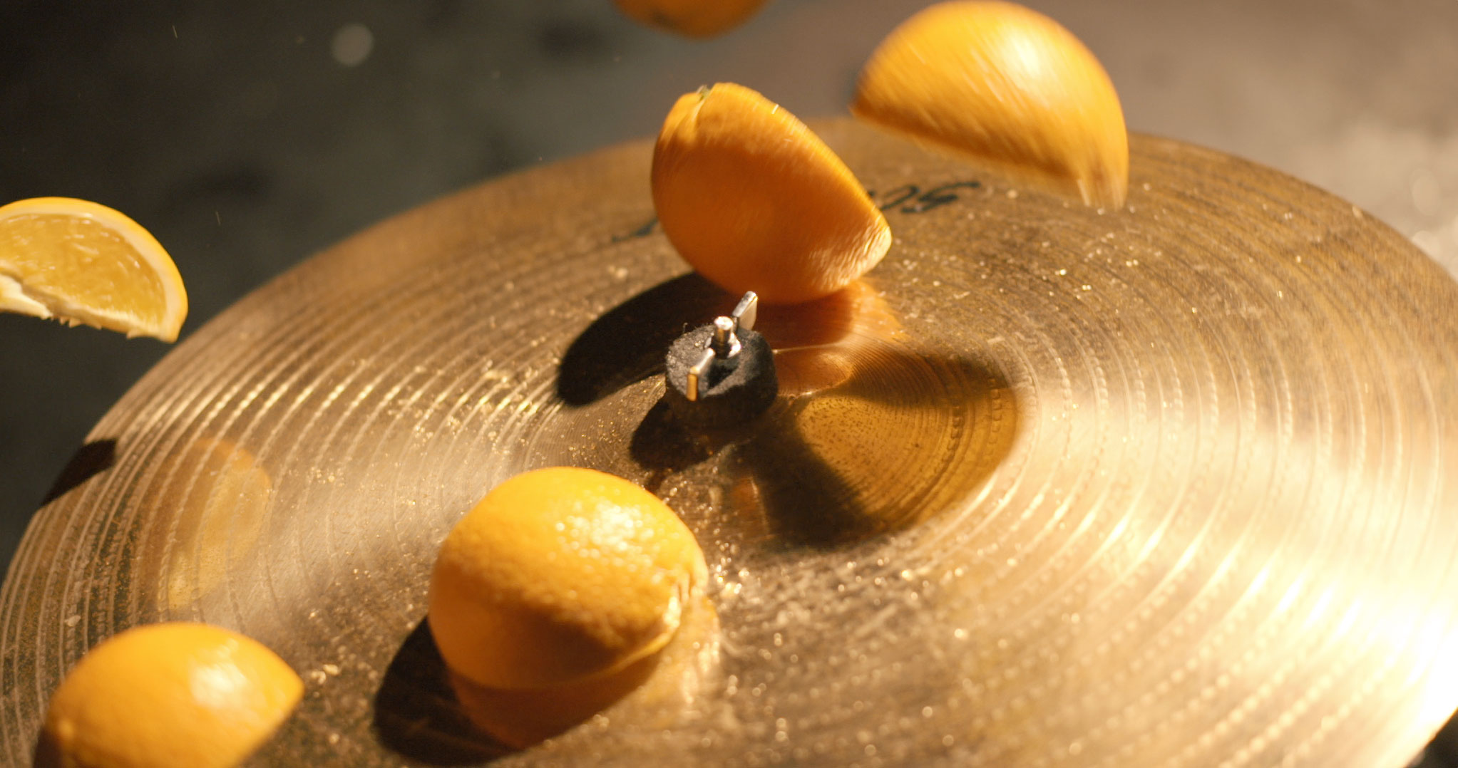 Oranges on a cymbal 